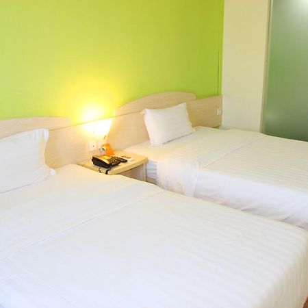 7Days Inn Xianning Hot Spring Pedestrian Street Shopping Park Extérieur photo