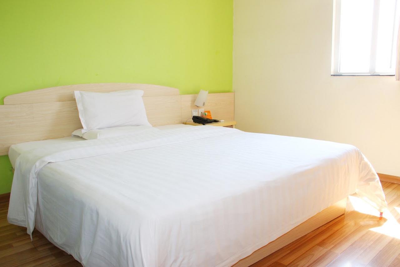 7Days Inn Xianning Hot Spring Pedestrian Street Shopping Park Extérieur photo
