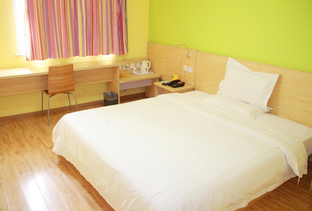 7Days Inn Xianning Hot Spring Pedestrian Street Shopping Park Extérieur photo